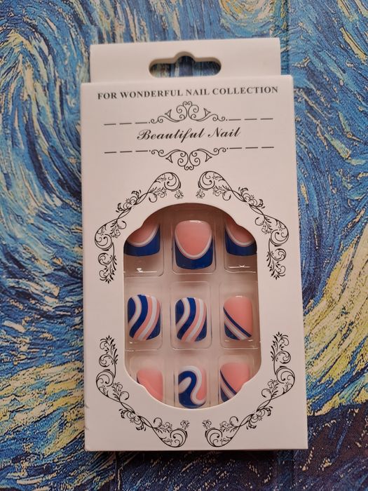 Изкуствени нокти.Различни модели.