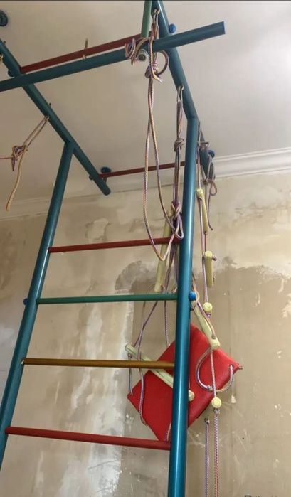 Продаётся детский спортивный уголок для дома.