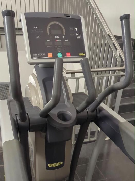 Technogym Vario 700 LED   Cardio Profesional Eliptica Stepper