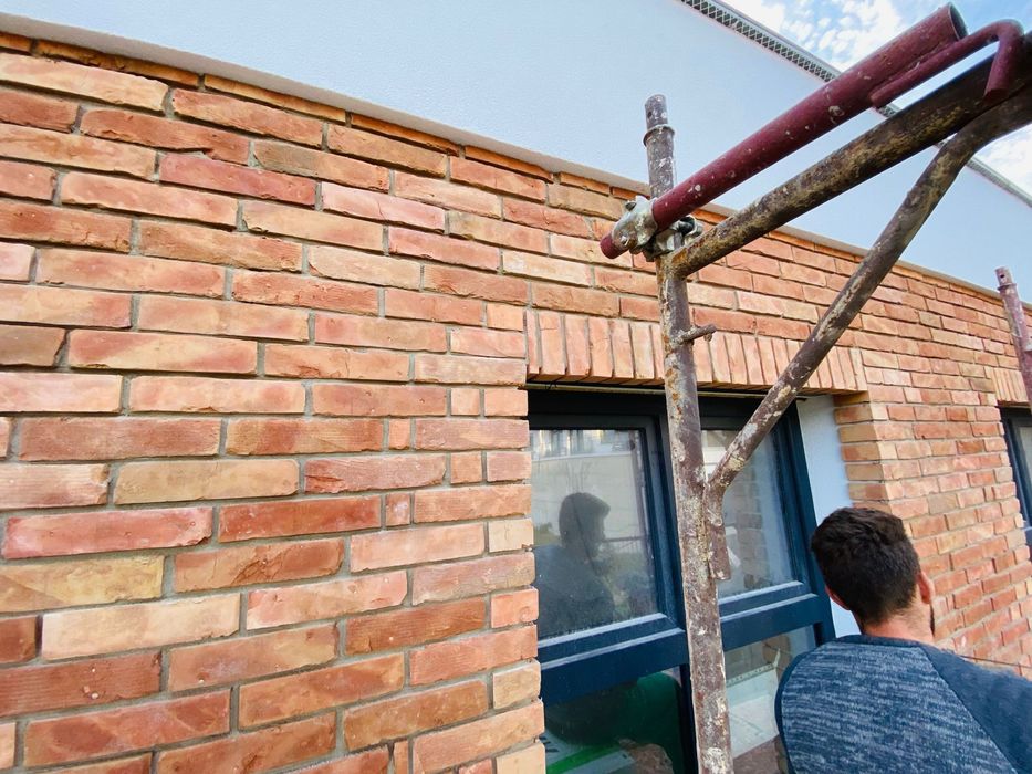 Caramida aparenta feliata, margini