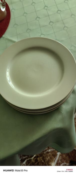 Порцеланови чинии за пица