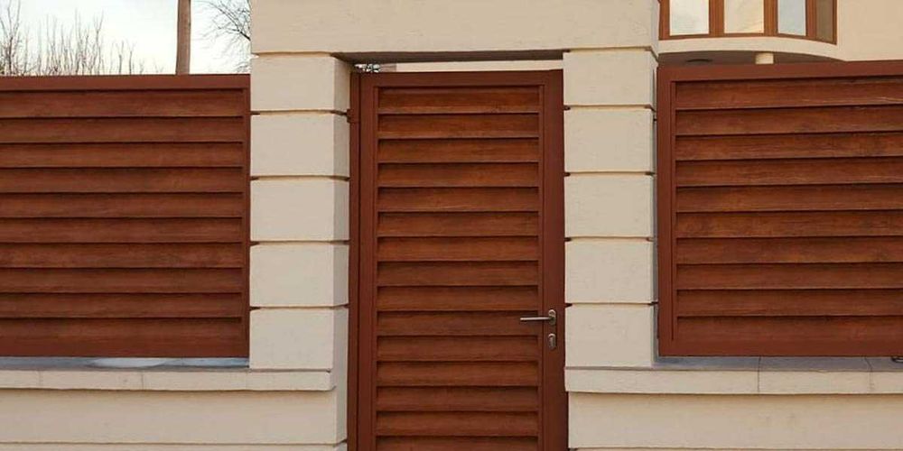 Garduri si porti din panouri stil jaluzele, sipca metalica, tabla cutata, plasa bordurata, fier forjat, BCA sau beton si alte modele disponibile