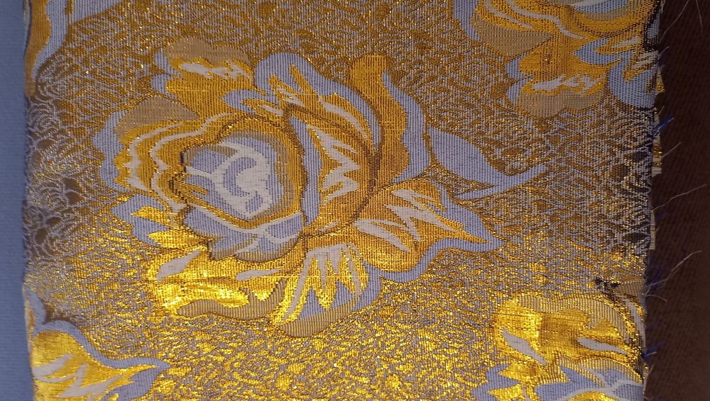 Ткань  двухсторонняя, блестящая, 190х145см, плотная