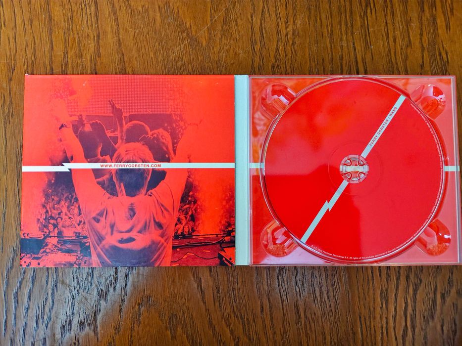 Диск Ferry Corsten "WKND" с автографом диджея Ferry Corsten