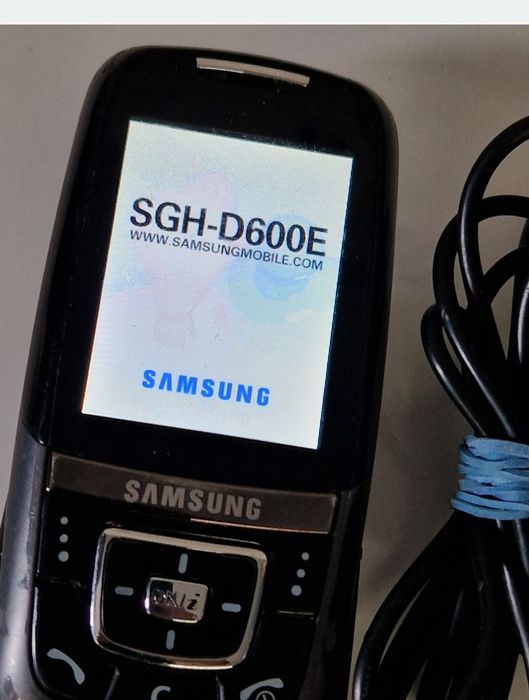 Telefon Samsung D600 cu încărcător original