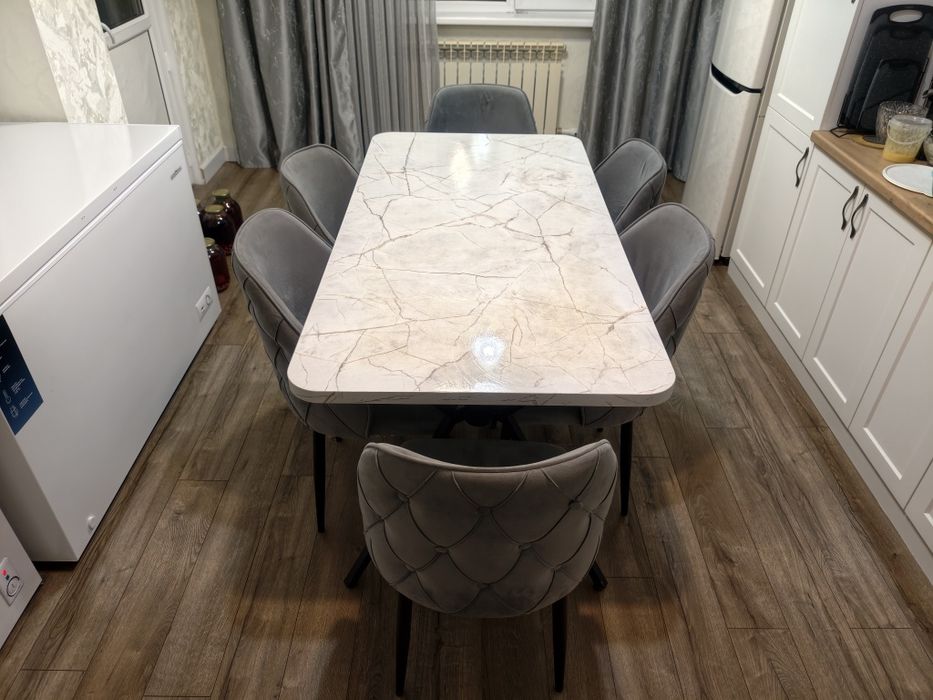 Продаю кухонный стол