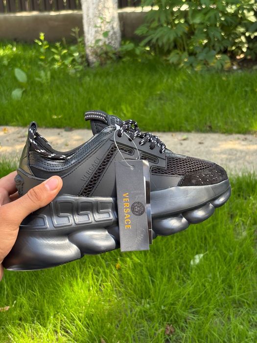 Versace chain reaction