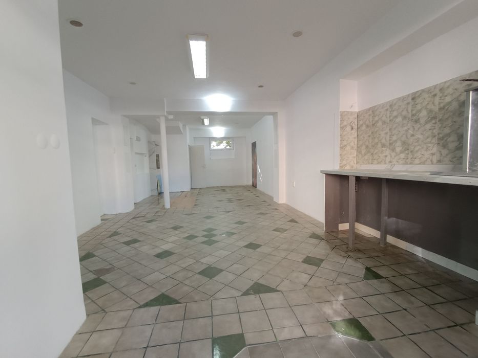 Дава се под наем Магазин в Казанлък - 50 кв.м за 306 € - Снимка #1