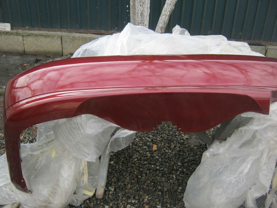 продам задний бампер на митцубиси каризма