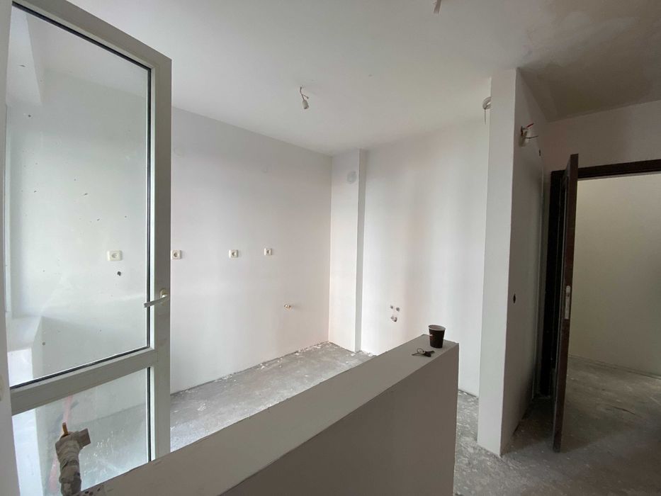 Продава се Двустаен апартамент в Русе, Център - 70 кв.м за 1372 €/кв.м - Снимка #2