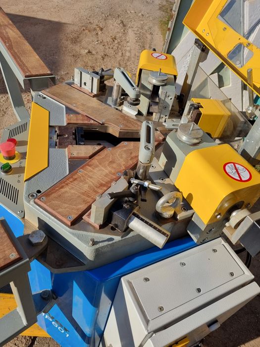 Ъглонабивна машина за алуминиева дограма