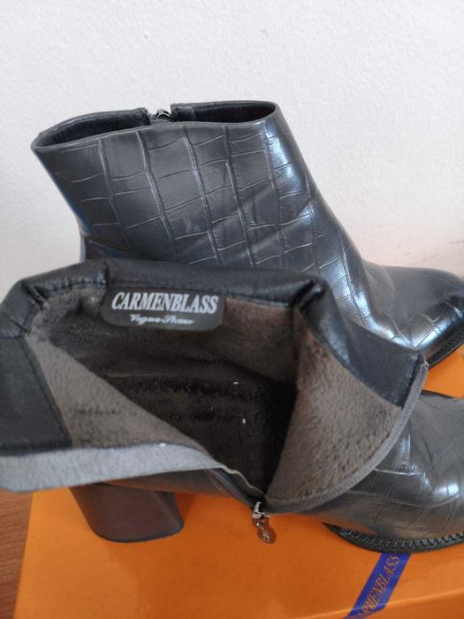 Продам женские ботиночки