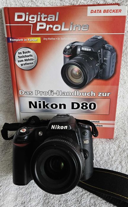 Nikon D80 cu obiectiv Nikon AF-S 18-70 ED