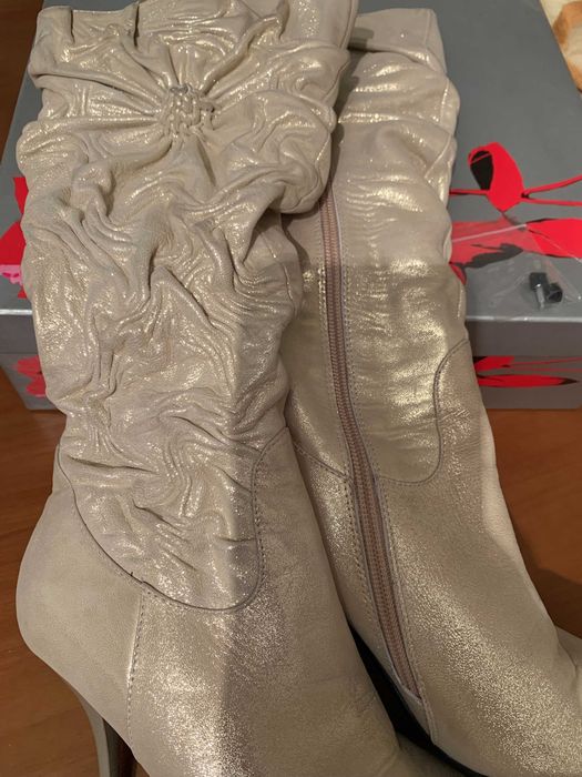 Нарядные праздничные сапоги