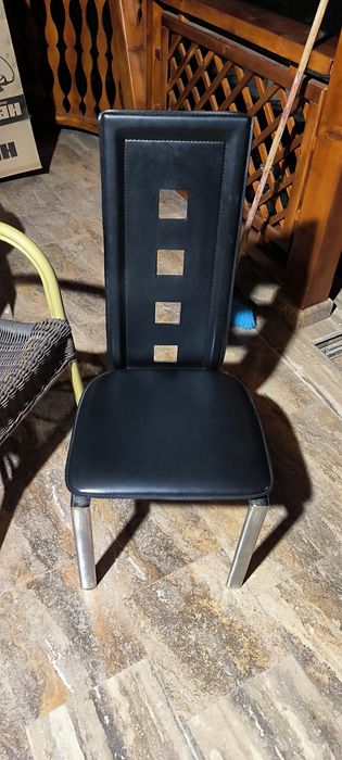 Masă sticlă si trei scaune