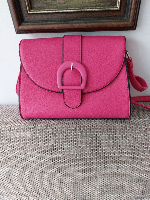 Reducere mare! Geanta fuchsia noua superba, model foarte chic, lucratura impecabila