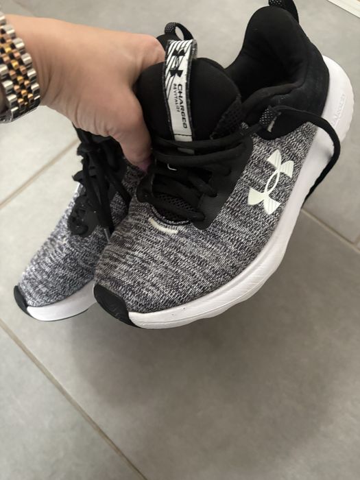 Adidasi Under Armour 37 copii
