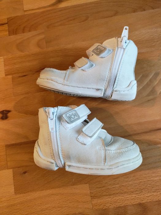 Продавам обувки за прохождане Колев и Колев