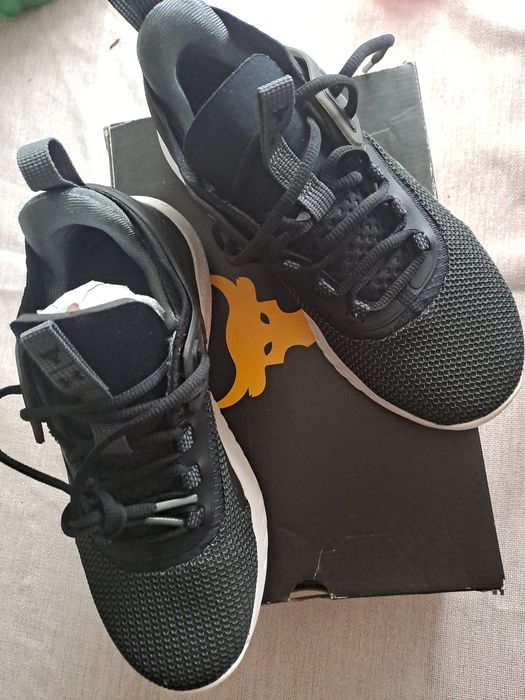 Under Armour noi, mărimea 40