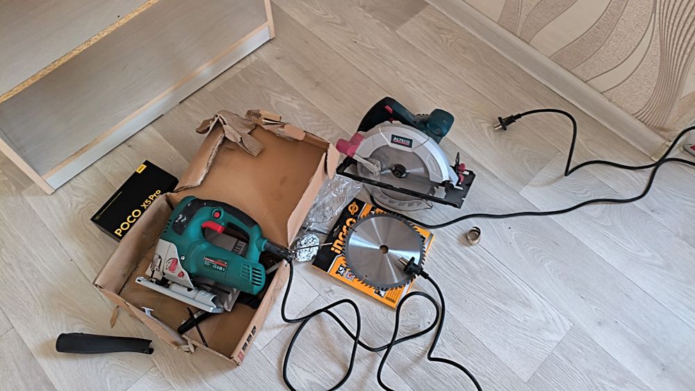 Пчёлка и лобзик продается