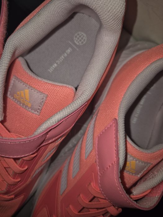 Чисто нови маратонки Adidas