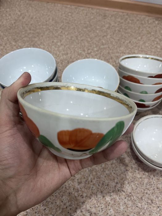 Кеселер сатылады (продаются чашки)