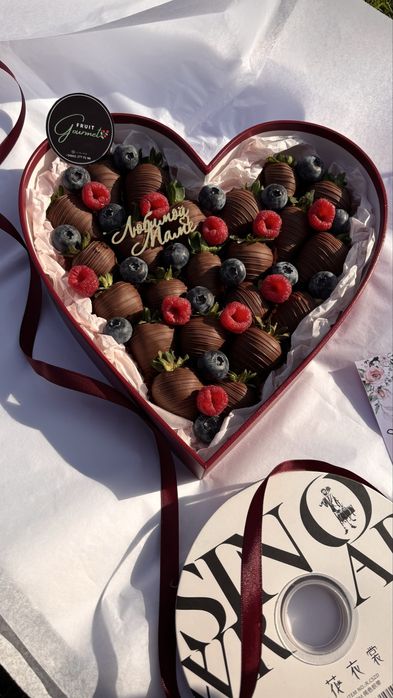 Клубника в шоколаде  Подарки Шоколад Сладости Qulpnay shokolad