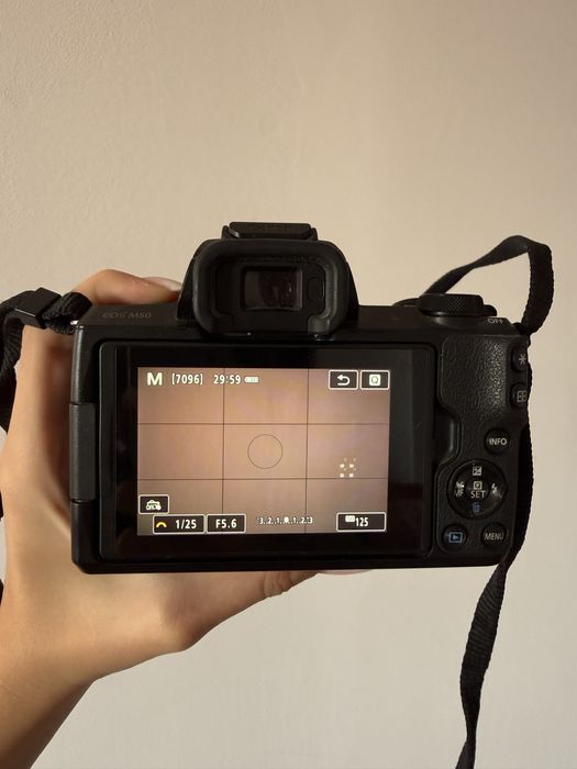 Canon EOS M50 Mark II aparat foto cu obiectiv si incarcator
