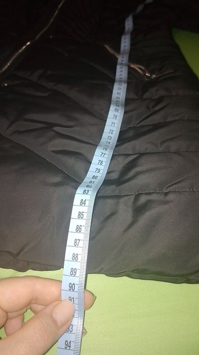 Дълго дамско зимно яке със пухена качулка