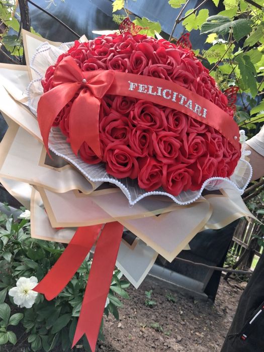 Buchet 101 trandafiri