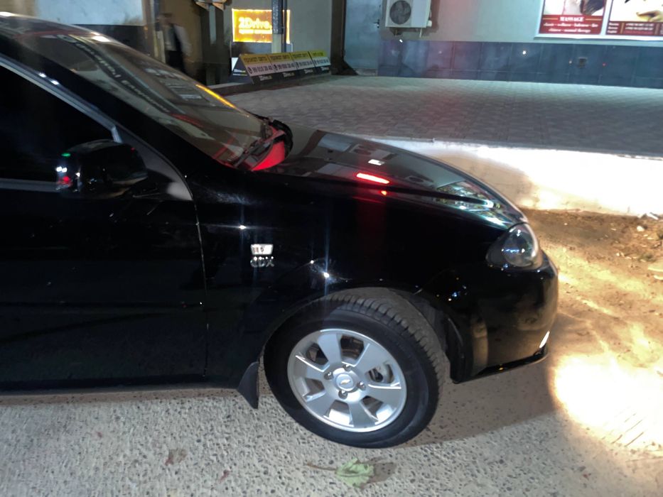 автомобиль лачетти