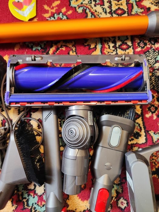 Dyson v10 ручной пылесос