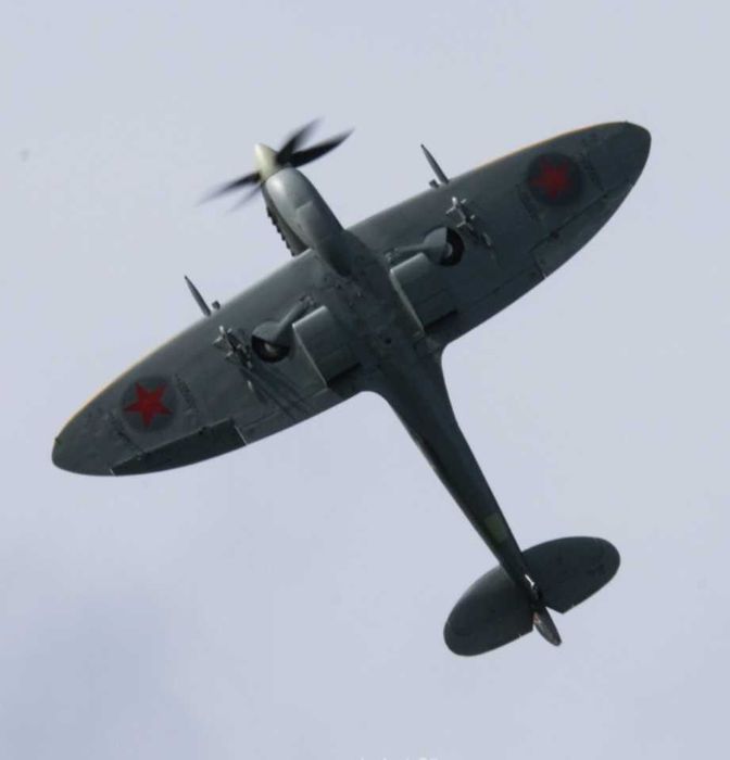 сборная модель самолета Spitfire 1/72 супер турбо