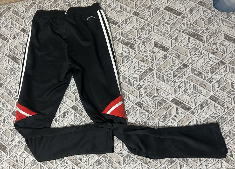 Спортен панталон на adidas и messi