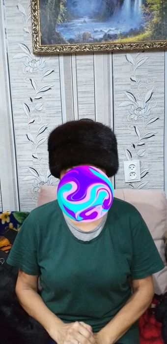Продам две меховые шапки