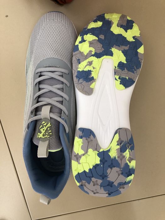 Продаю кроссовки большого размера