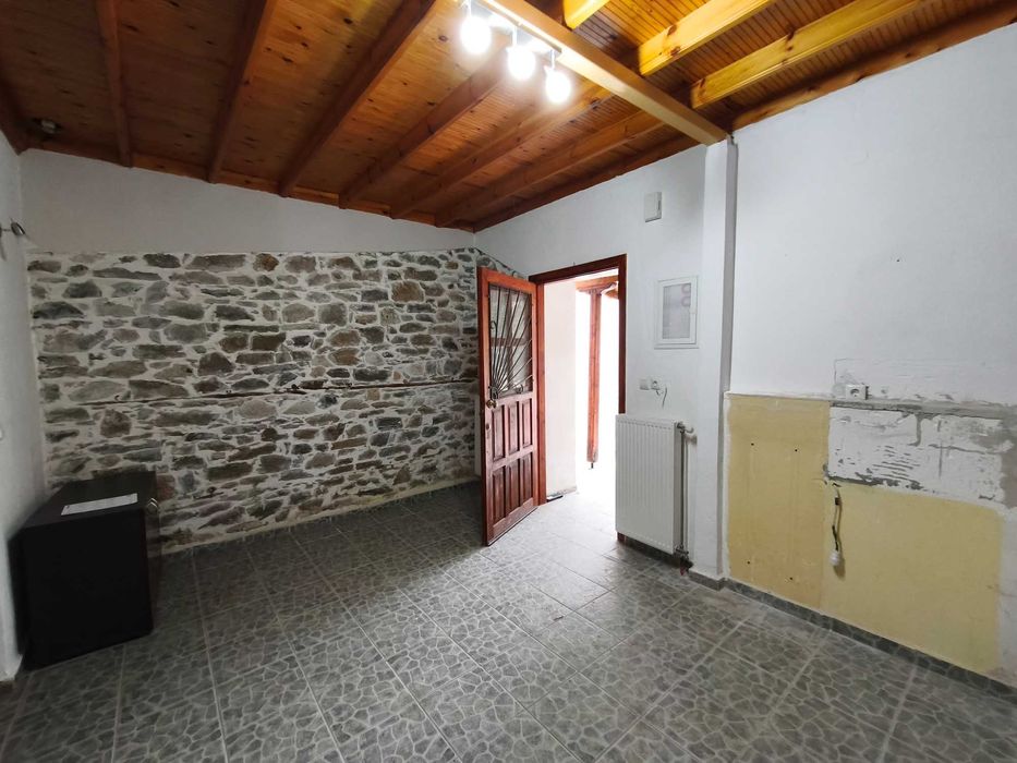 Продава къща с РЗП 154 м2 и двор 127 м2 в Стара Врасна, Гърция