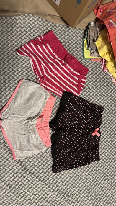 Много лятни дрешки размер 3г, повечето са нови от англия