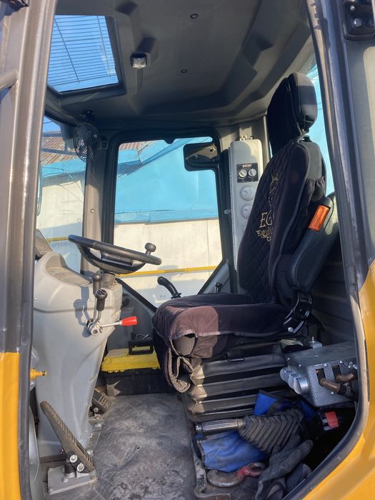 Продам фронтальный погрузчик