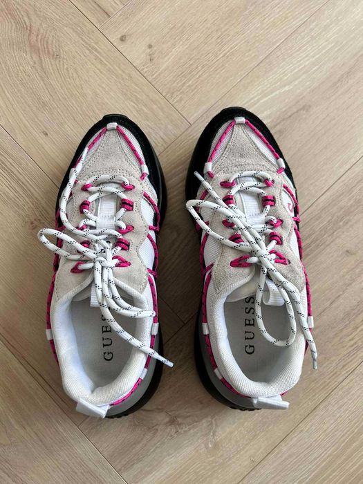 Спортни обувки Guess