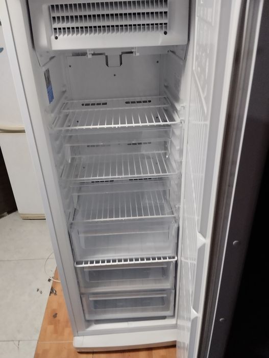 Морозильник вертикальный