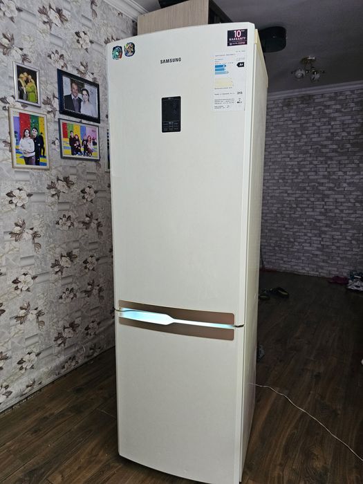 Холодильник Samsung
