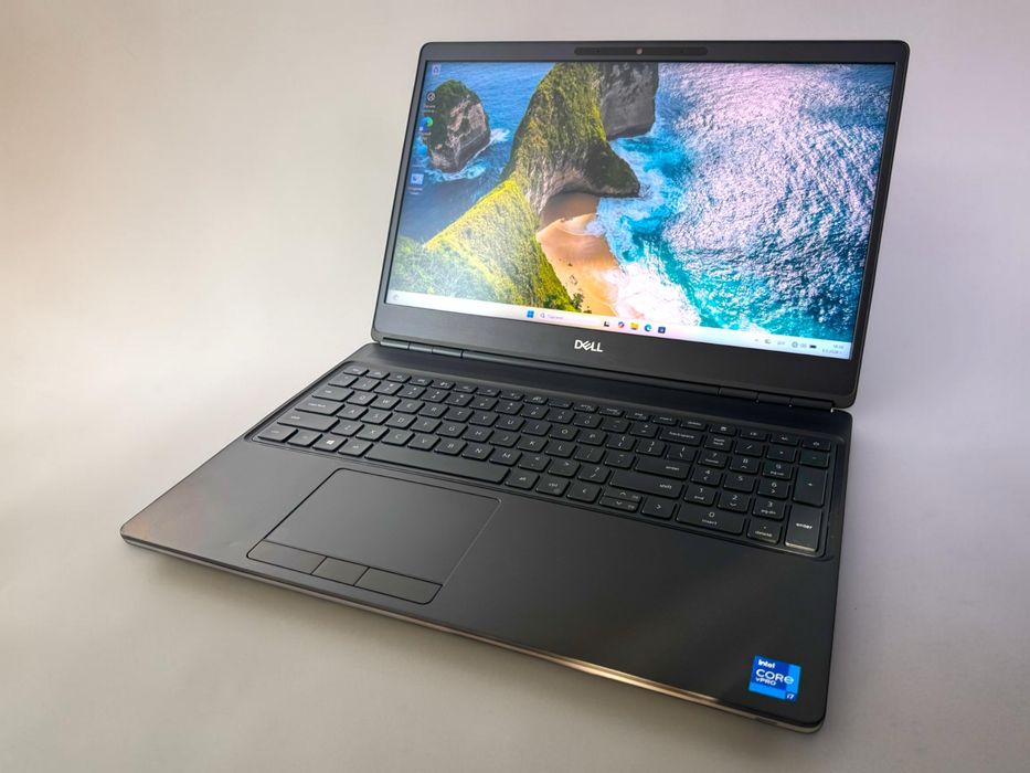 Dell Precision 7560 15,6 Full UHD i7-11850H 32RAM 512GB SSD RTX A3000 Перфектен! Гараниця!
