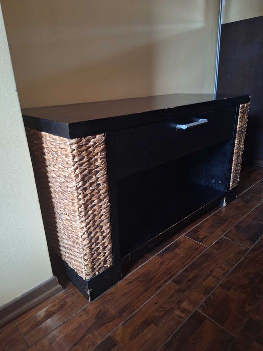 Дизайнерско нощно шкафче/ТV масичка от дърво с нишка от воден зюмбюл