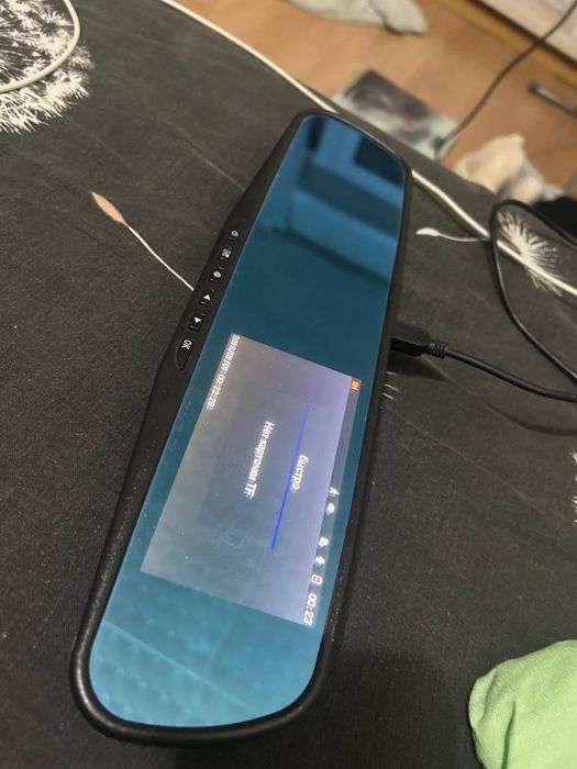 Регистратор и зеркало заднего вида