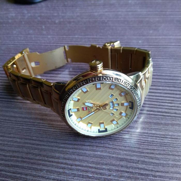 Продам мужские часы Naviforce