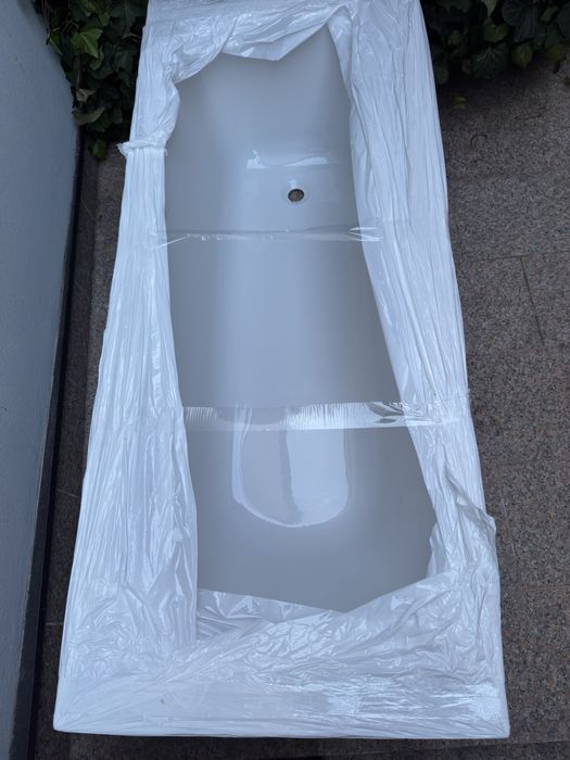 Vand IdealStandard cada noua 70x170 cu kit de ansamblare