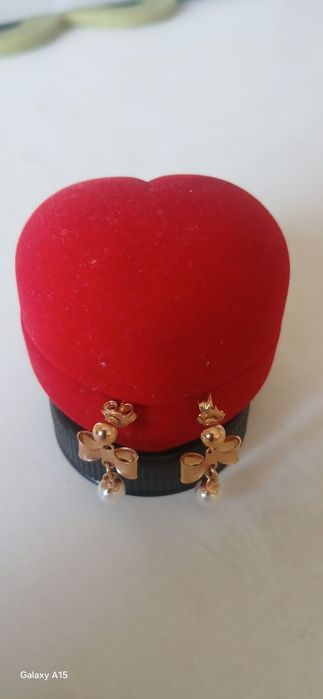 Cercei placati cu aur si perle