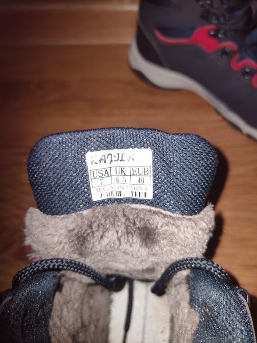 Продам зимние ботинки