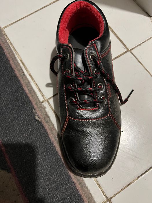 Работни обувки с бомбе